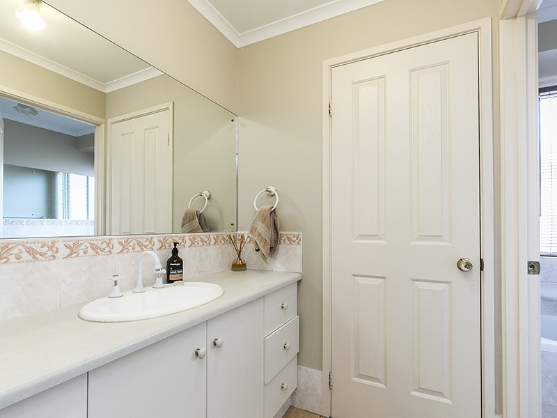 4 Charlton Terrace, Woodcroft SA 5162