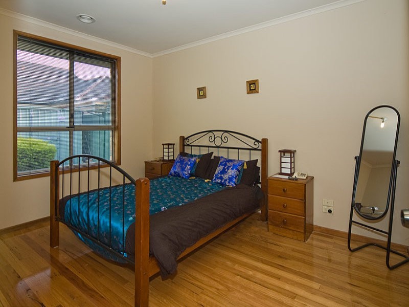 9 Willowood Ct, Mawson Lakes SA 5095