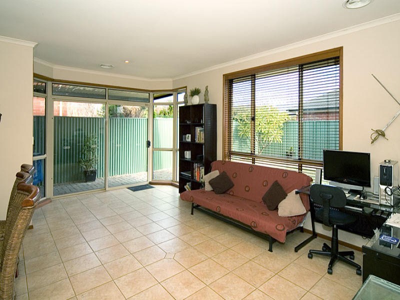 9 Willowood Ct, Mawson Lakes SA 5095