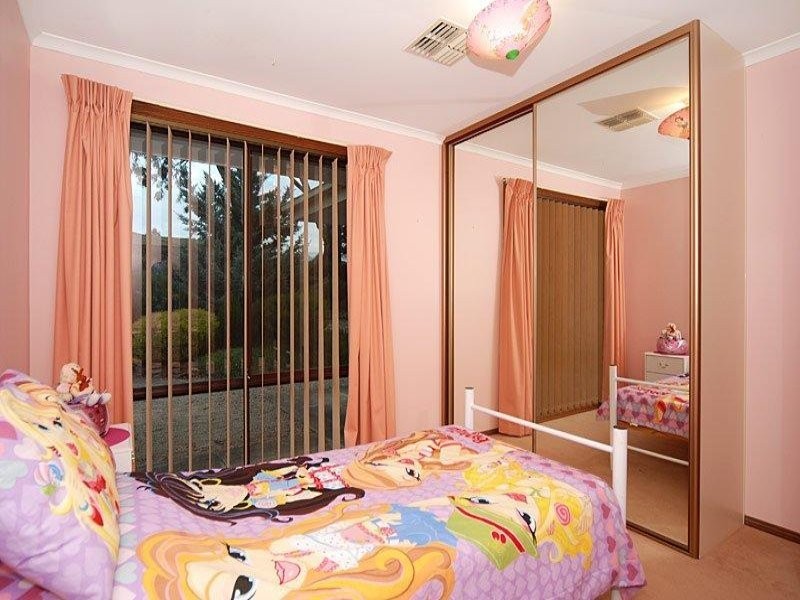 33 Taylors Road, Aberfoyle Park SA 5159