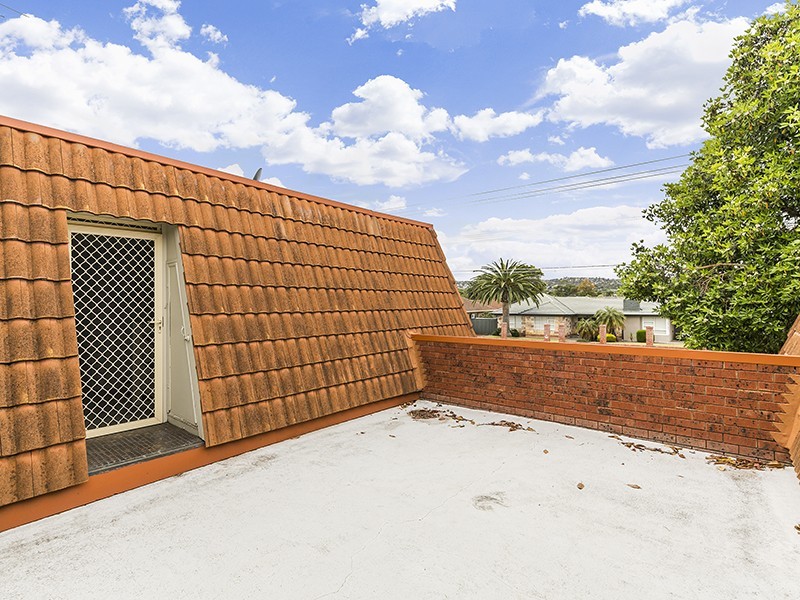 BALCONY FOR 2 and ANOTHER FOR MORE TO ENJOY!!, Brighton SA 5048