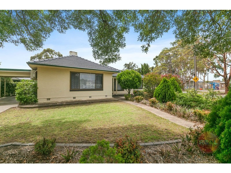 8 Ragless Avenue, Park Holme SA 5043