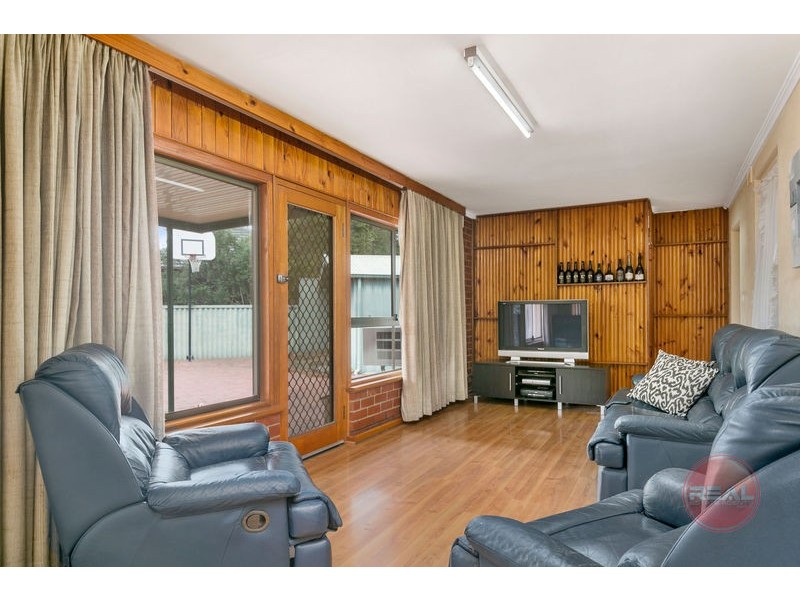 8 Ragless Avenue, Park Holme SA 5043