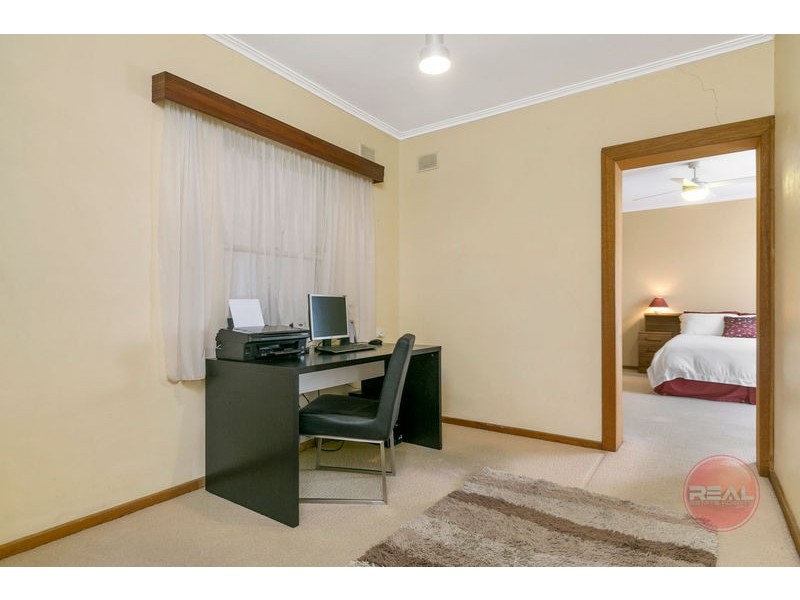 8 Ragless Avenue, Park Holme SA 5043