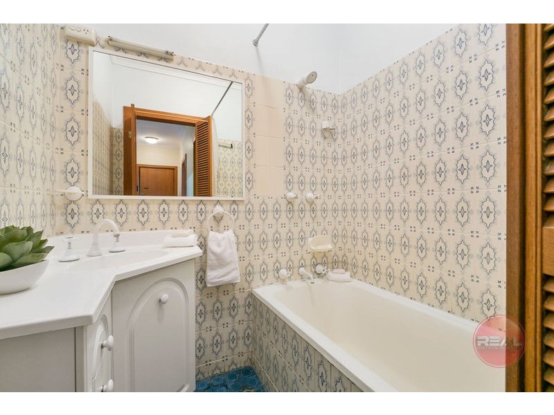 8 Ragless Avenue, Park Holme SA 5043