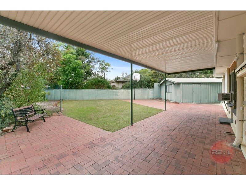 8 Ragless Avenue, Park Holme SA 5043