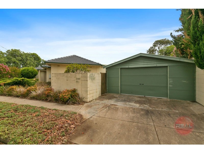 8 Ragless Avenue, Park Holme SA 5043