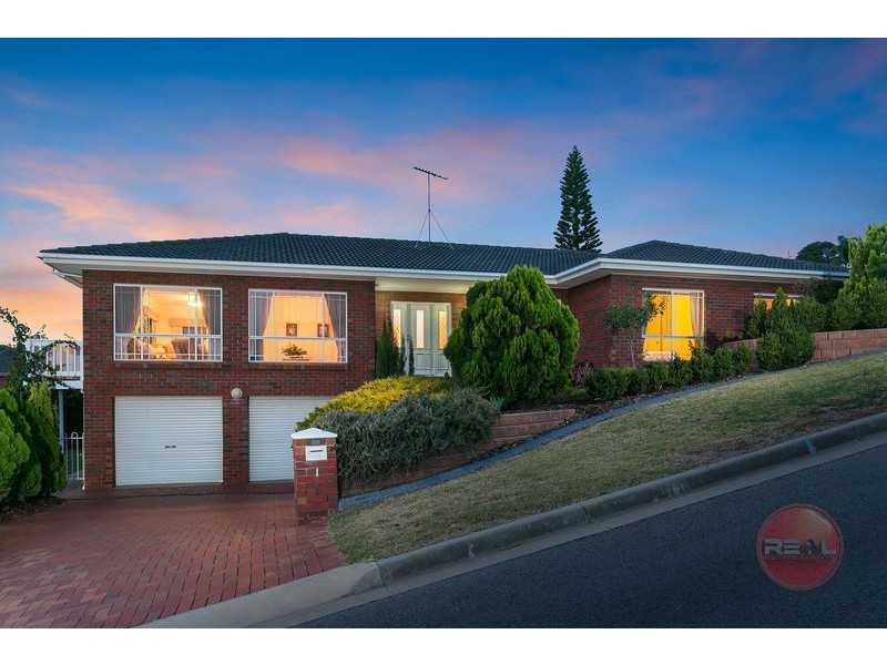 1 Gannet Ct, Hallett Cove SA 5158