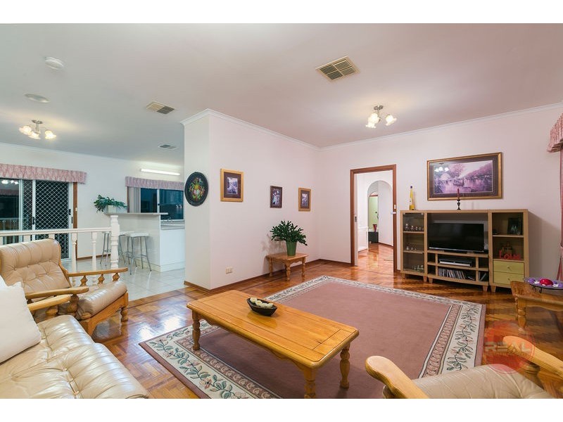 1 Gannet Ct, Hallett Cove SA 5158