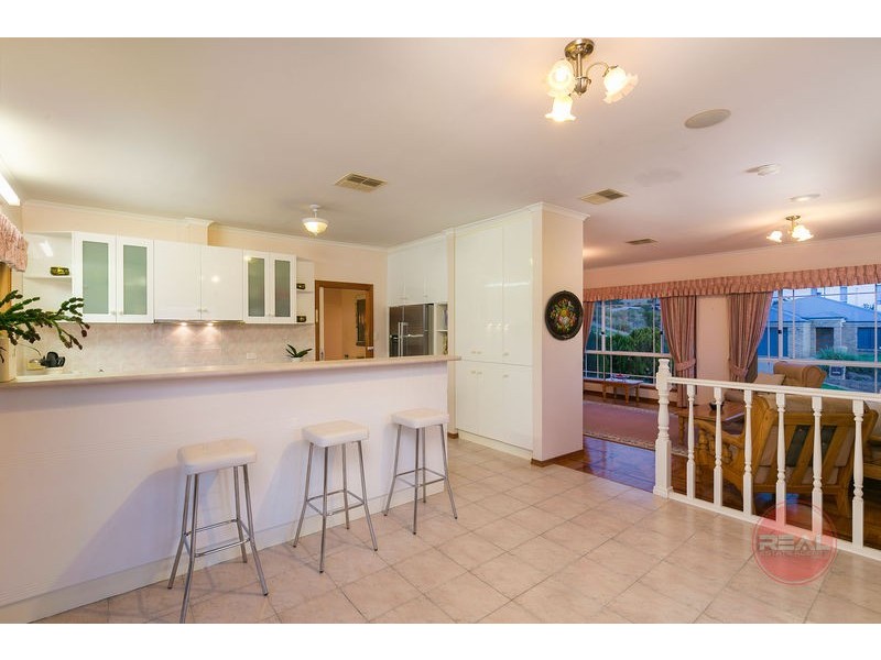 1 Gannet Ct, Hallett Cove SA 5158