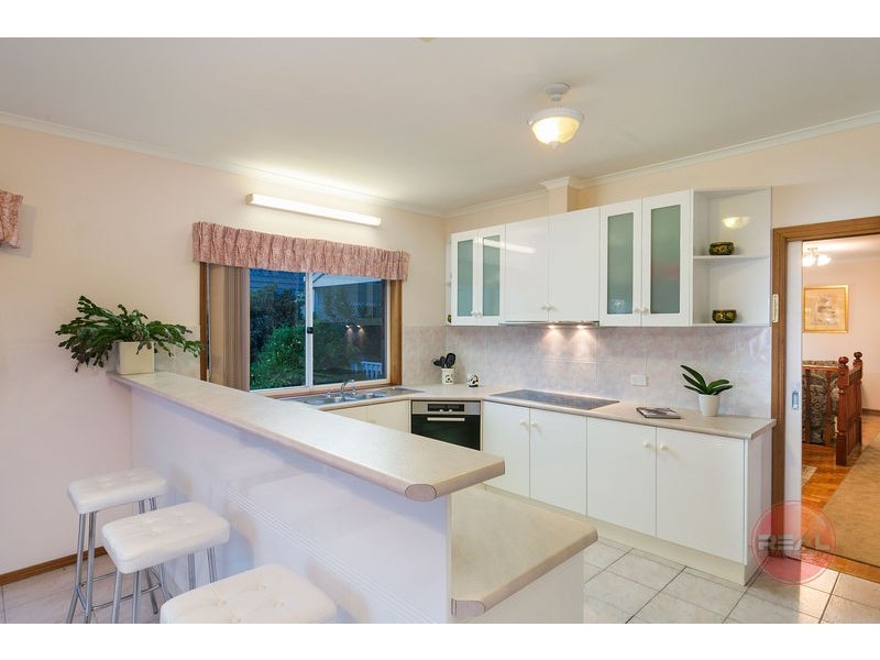 1 Gannet Ct, Hallett Cove SA 5158