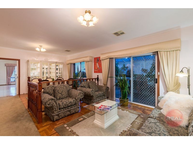 1 Gannet Ct, Hallett Cove SA 5158
