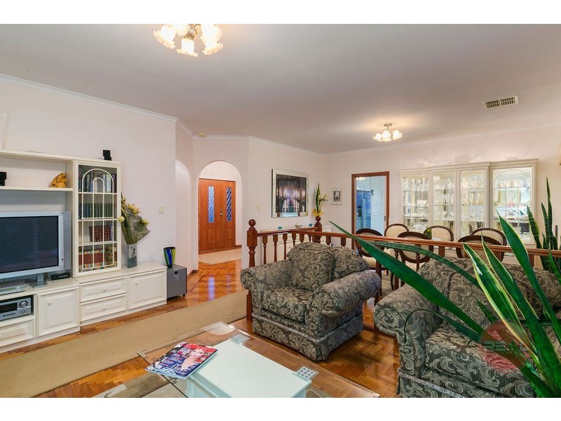 1 Gannet Ct, Hallett Cove SA 5158