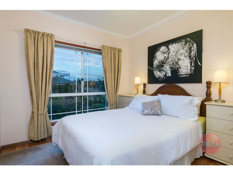 1 Gannet Ct, Hallett Cove SA 5158