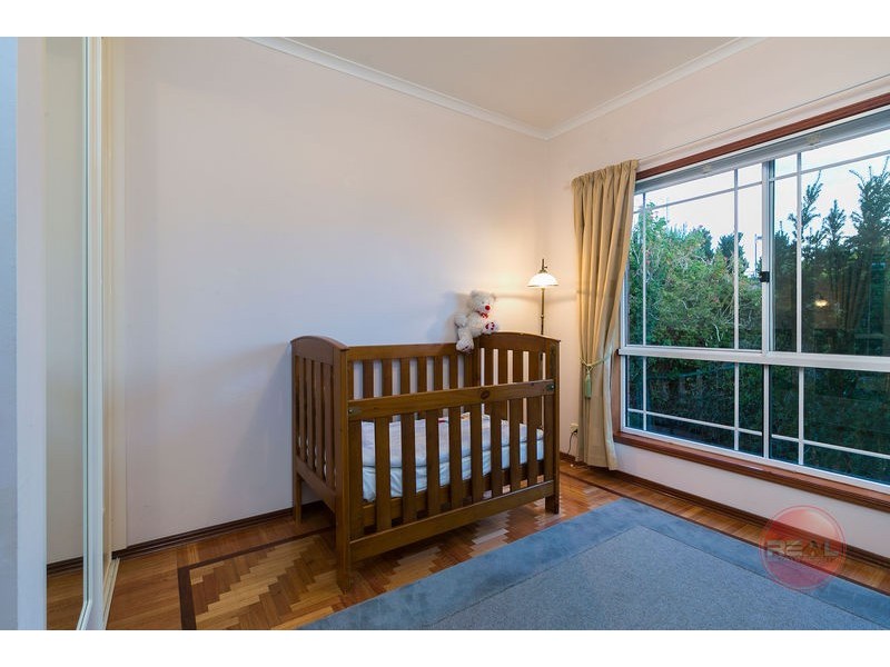 1 Gannet Ct, Hallett Cove SA 5158