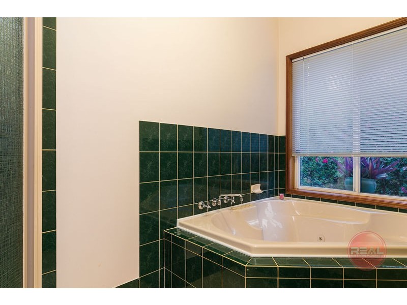 1 Gannet Ct, Hallett Cove SA 5158