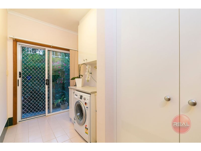 1 Gannet Ct, Hallett Cove SA 5158