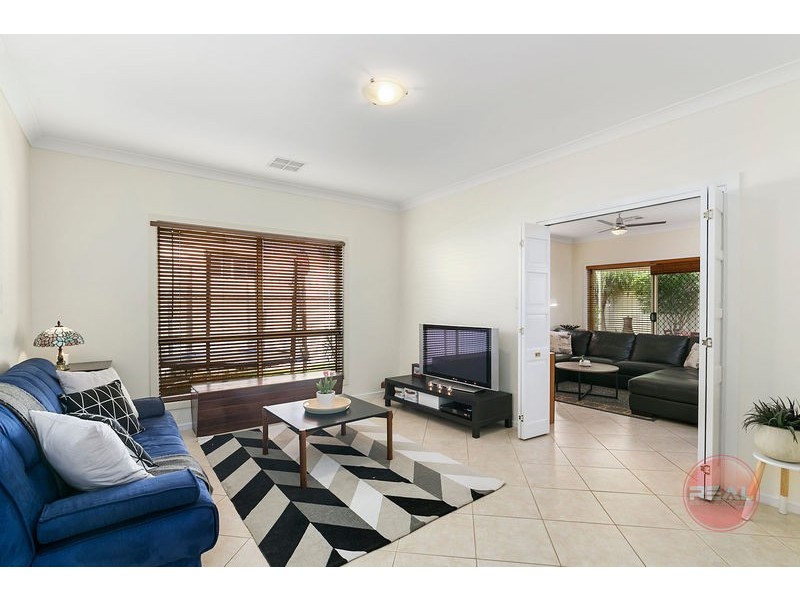 5a Davidson Avenue, Park Holme SA 5043
