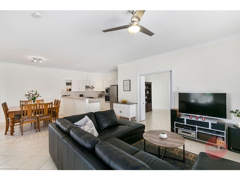 5a Davidson Avenue, Park Holme SA 5043