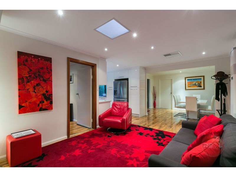 2 Tigress Drive, Hallett Cove SA 5158