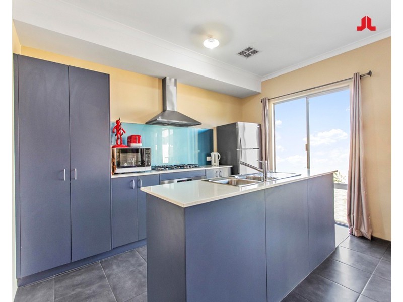 42 Sellafield Bend, Waikiki WA 6169