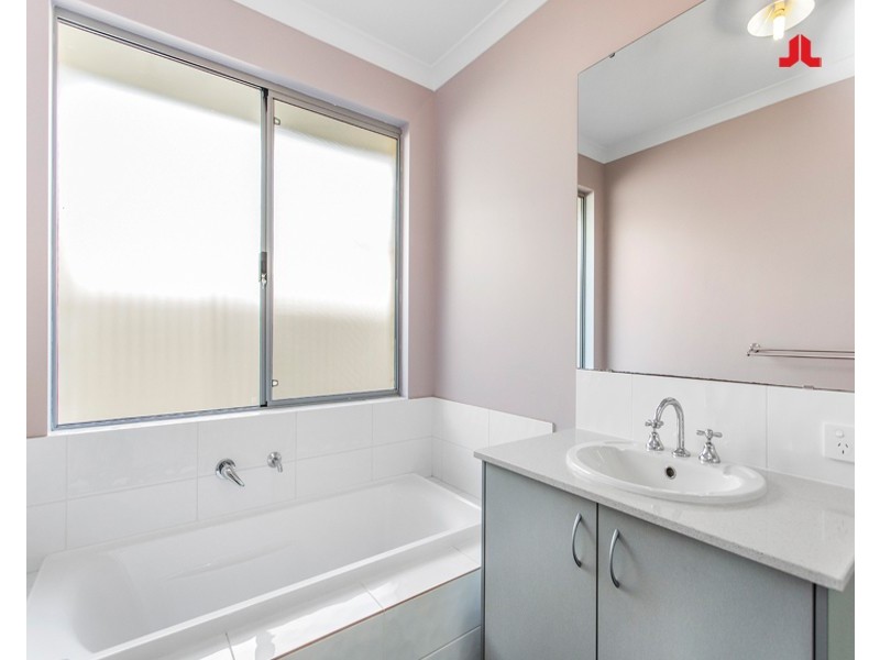 42 Sellafield Bend, Waikiki WA 6169