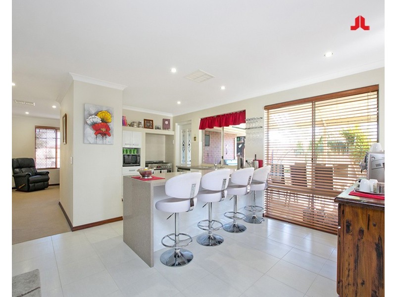 16 Swallow Grove, Waikiki WA 6169