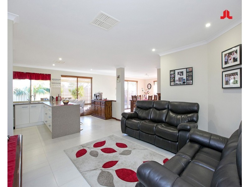 16 Swallow Grove, Waikiki WA 6169