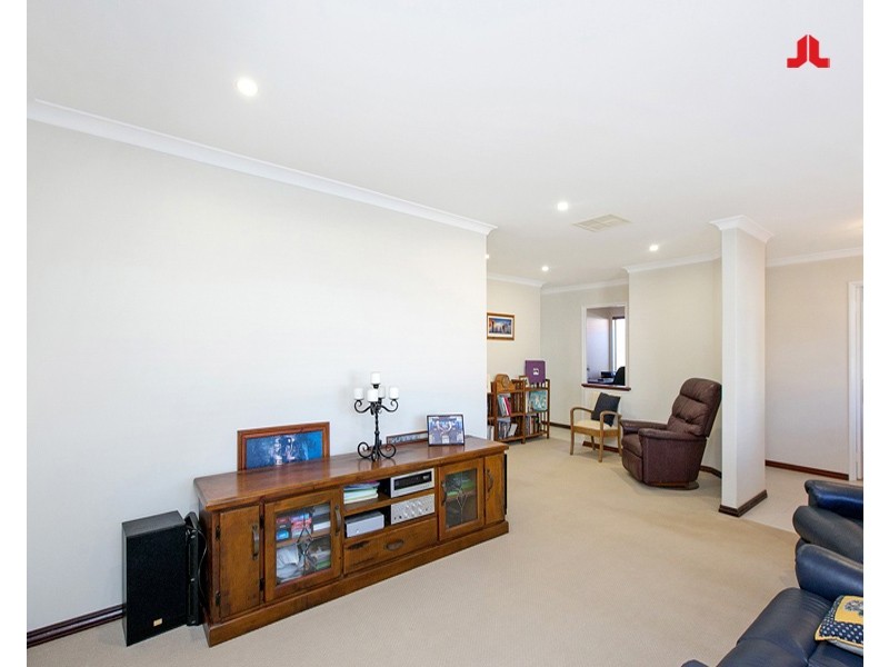 16 Swallow Grove, Waikiki WA 6169