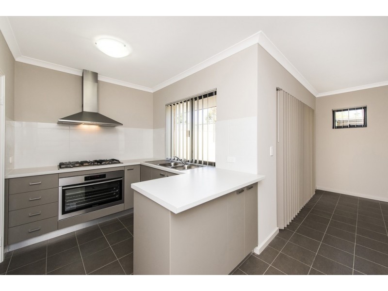 Unit 4/33 Cowcher Way East, Medina WA 6167