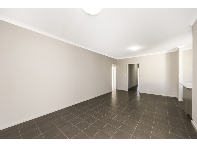 Unit 4/33 Cowcher Way East, Medina WA 6167