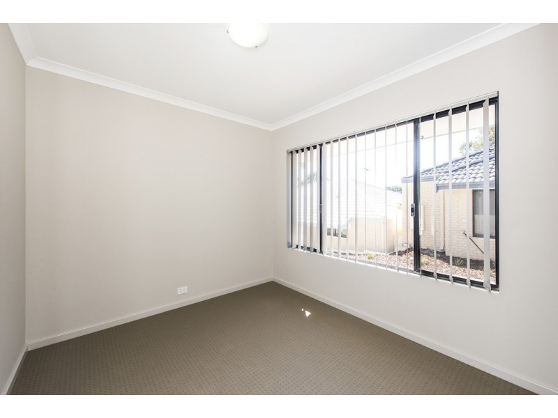 Unit 4/33 Cowcher Way East, Medina WA 6167