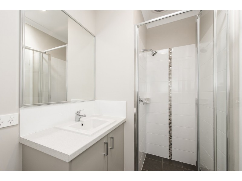 Unit 4/33 Cowcher Way East, Medina WA 6167