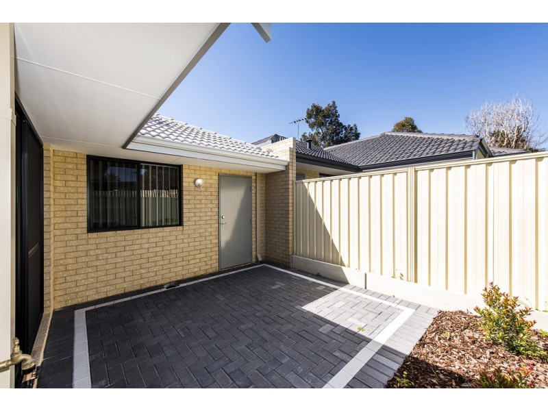 Unit 4/33 Cowcher Way East, Medina WA 6167