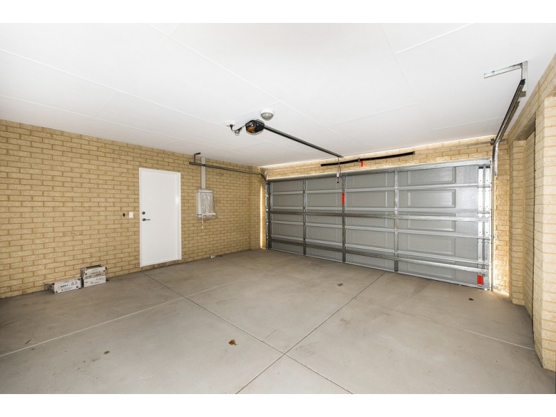 Unit 4/33 Cowcher Way East, Medina WA 6167