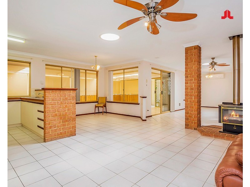 6 Swallow Grove, Waikiki WA 6169