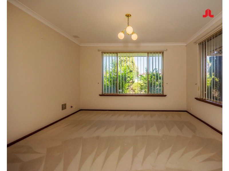 6 Swallow Grove, Waikiki WA 6169