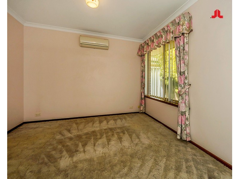 6 Swallow Grove, Waikiki WA 6169