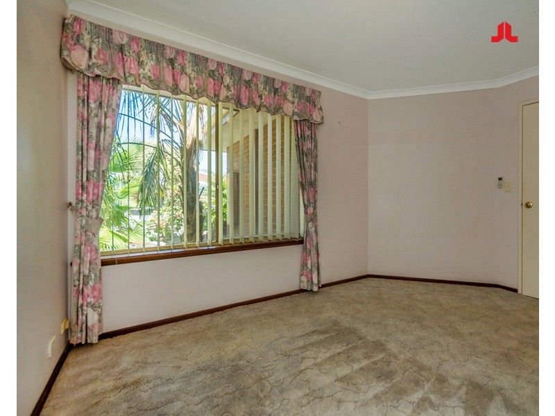 6 Swallow Grove, Waikiki WA 6169