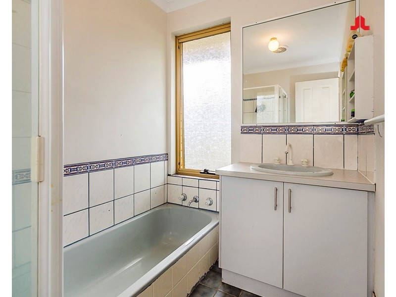 28 Carnegie Loop, Cooloongup WA 6168