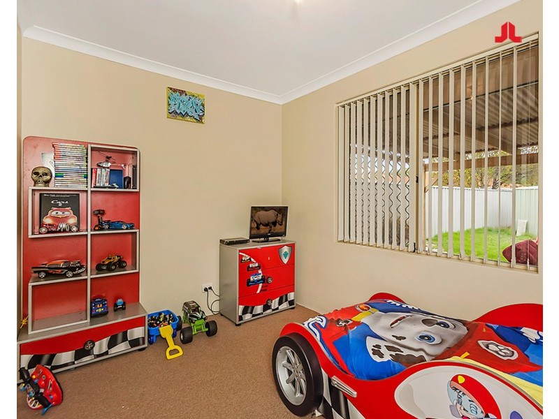 11 Holcombe Road, Warnbro WA 6169