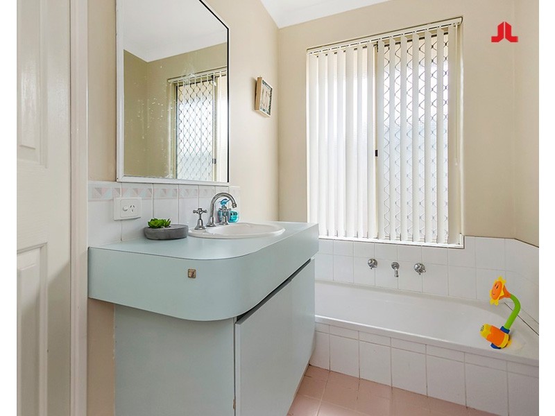 11 Holcombe Road, Warnbro WA 6169