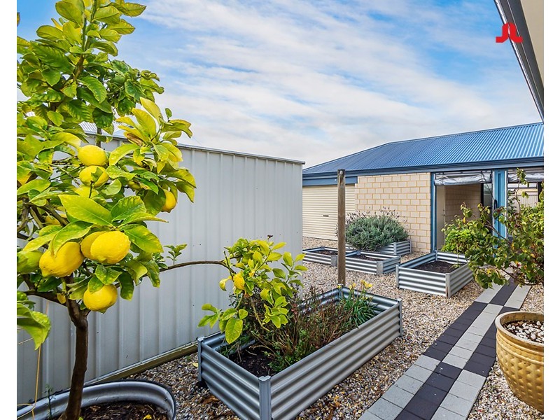 21 Arnside Bend, Waikiki WA 6169