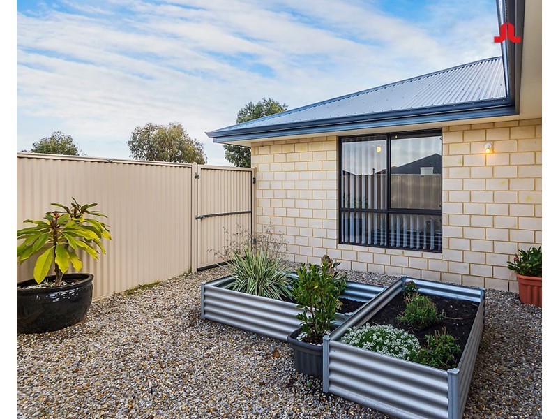 21 Arnside Bend, Waikiki WA 6169