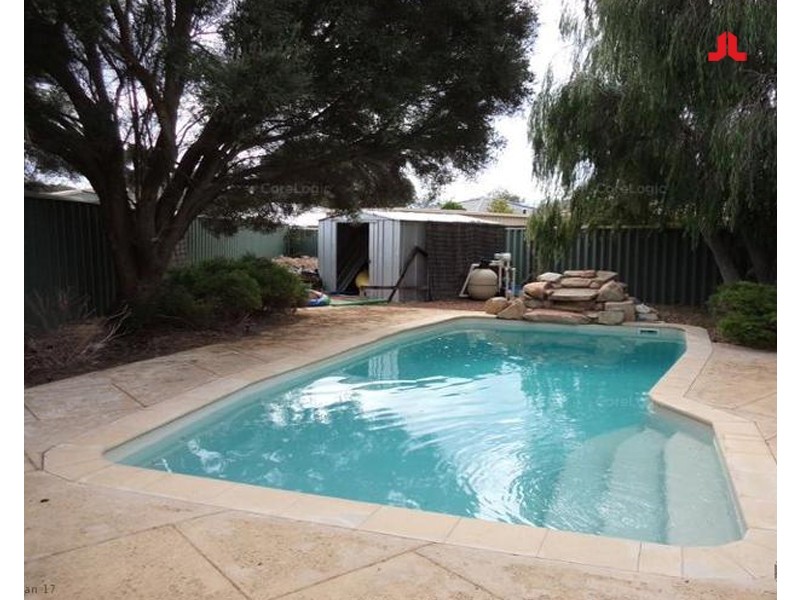 18 Latania Grove, Warnbro WA 6169