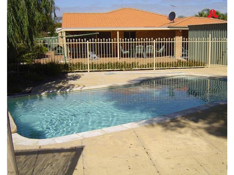 18 Latania Grove, Warnbro WA 6169