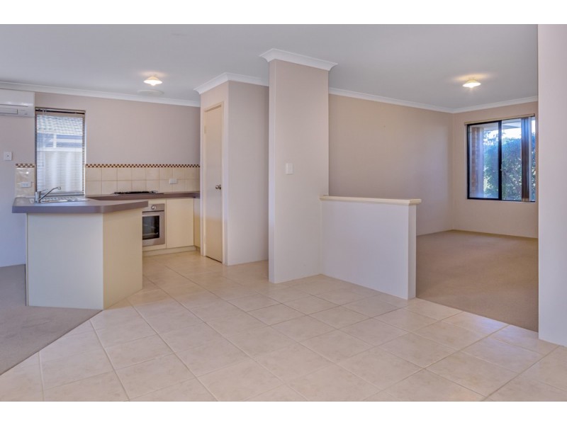 4/2 Moreton Crescent, Warnbro WA 6169