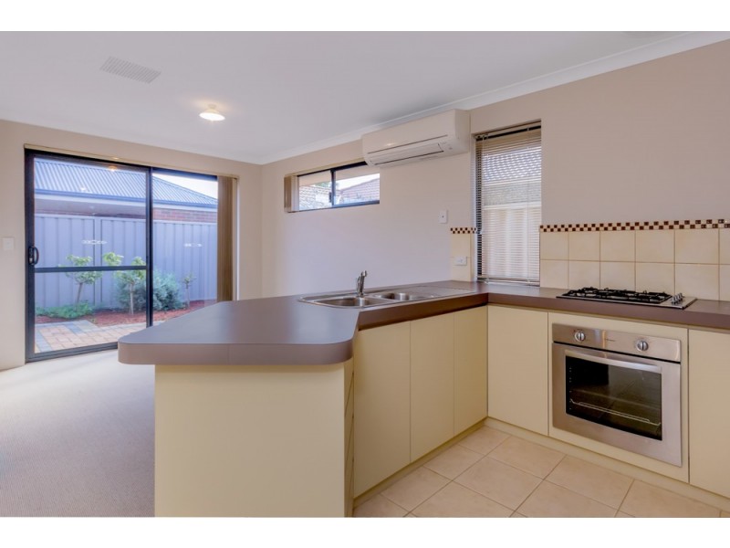4/2 Moreton Crescent, Warnbro WA 6169