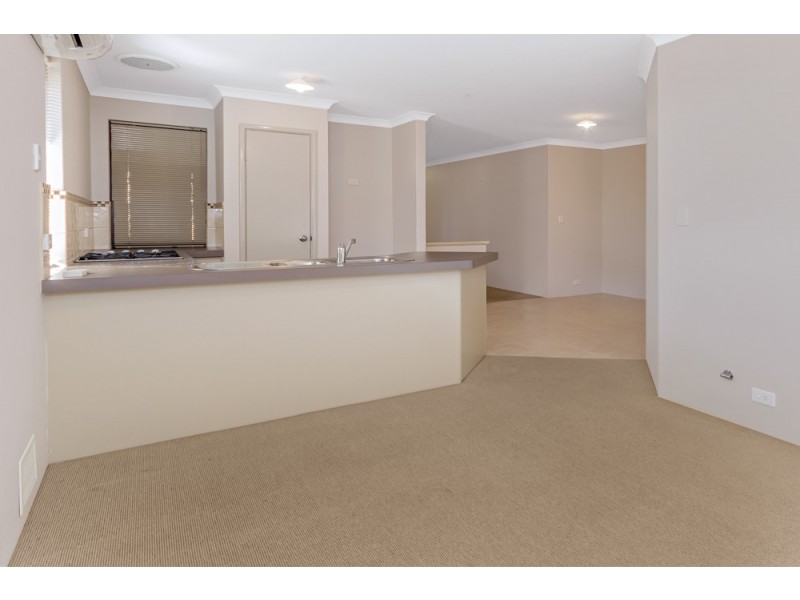 4/2 Moreton Crescent, Warnbro WA 6169