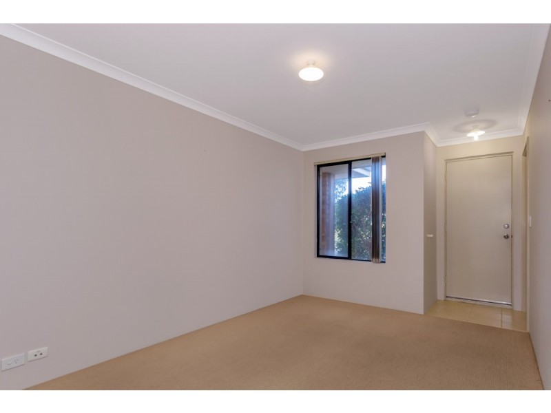 4/2 Moreton Crescent, Warnbro WA 6169
